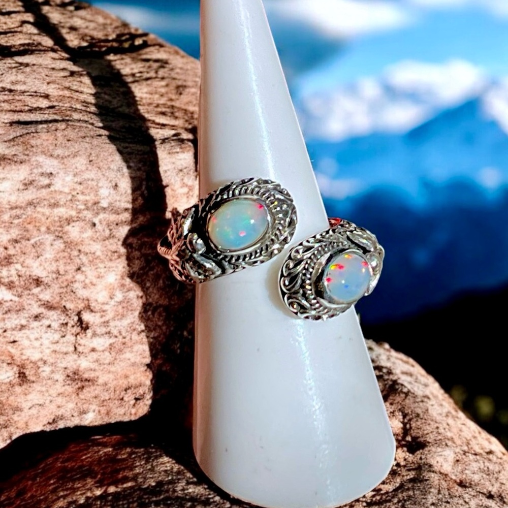 🌺Stunning Sterling & Genuine Opal Ring